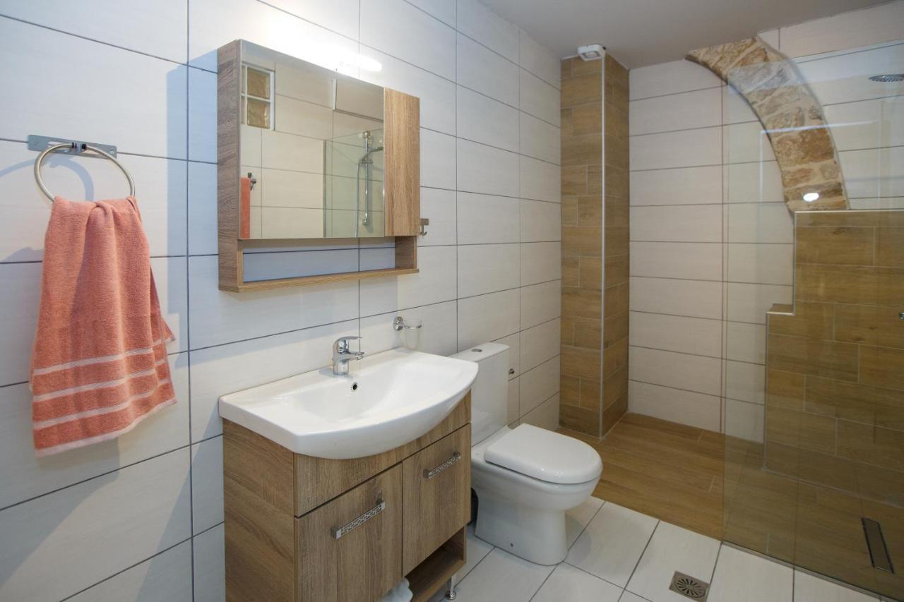 Οniro Comfort Living Ioannina Exterior photo